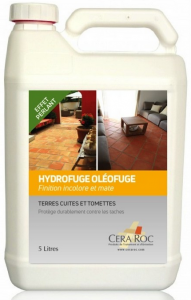 Terrasse en tomette : comment éviter taches, traces et auréoles 