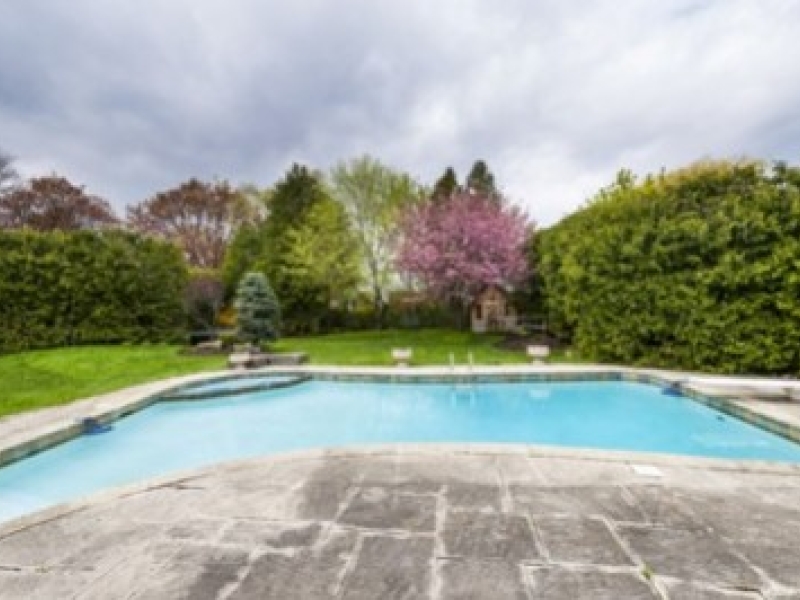 Comment supprimer les taches noires sur mon Travertin et terrasse en Pierre ?